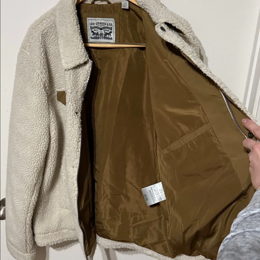 Levi's Men's Sherpa Trucker Jacket - Picture 10 of 13